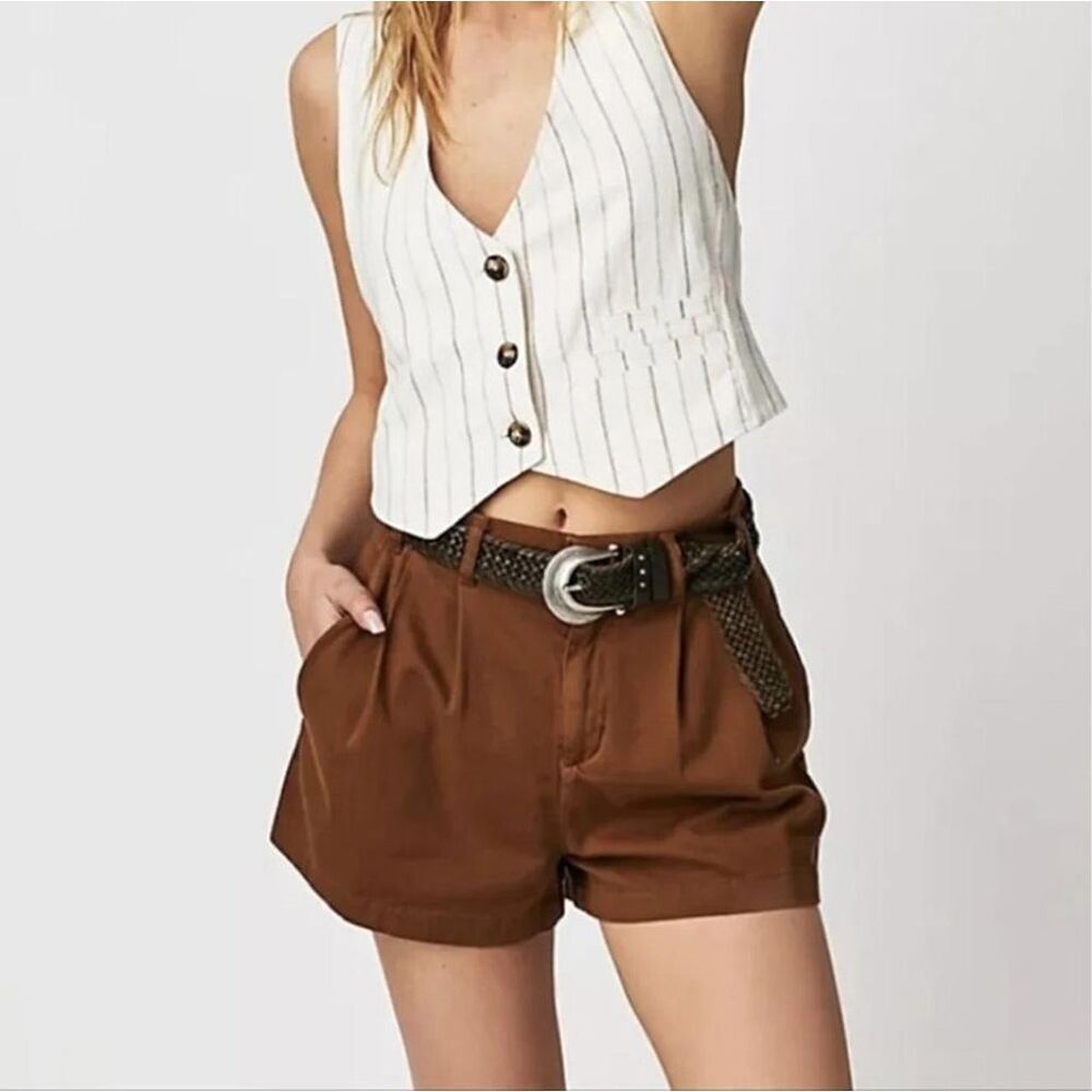 ✨Free People Billie Chino Pleated Brown Sz 6 Shorts✨
